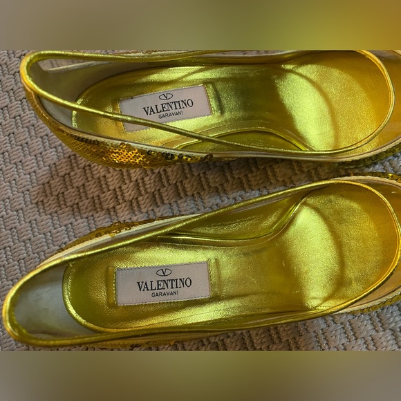 NWOB VALENTINO Dollybow Sequin Gold Shoes Heels - Size 37 - Picture 8 of 12